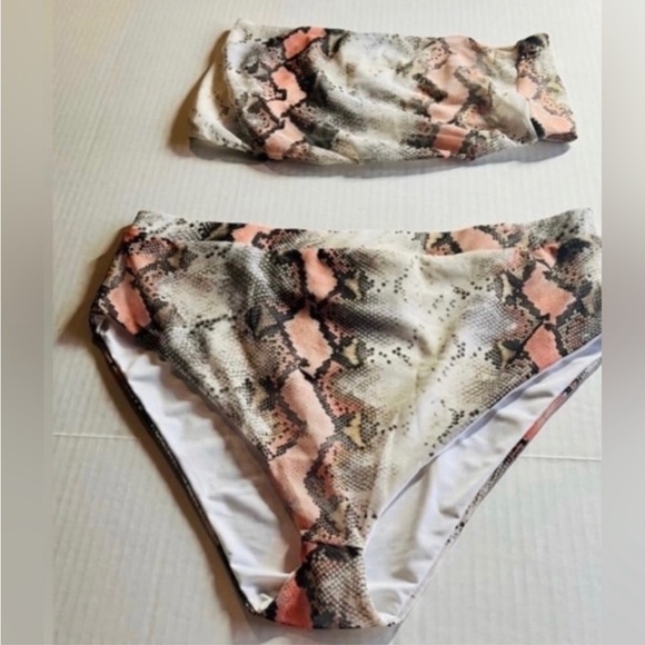 (NEW) FASHION NOVA SWIMSUIT BUNDLE (3) - SIZE LARGE (RUNS SMALL) - Picture 3 of 7